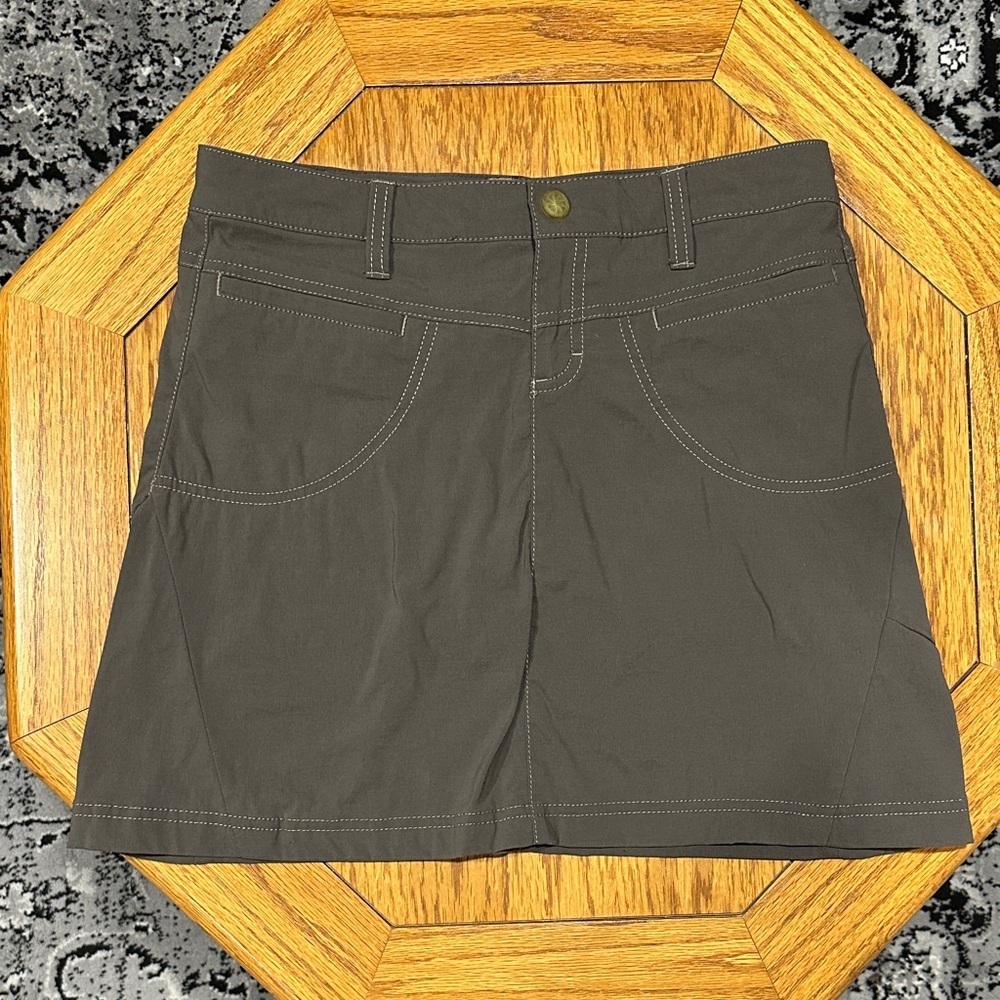 *ATHLETA* Grayish Brown Mini Skort w/ Pockets Size 4